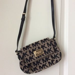 Shoulder purse